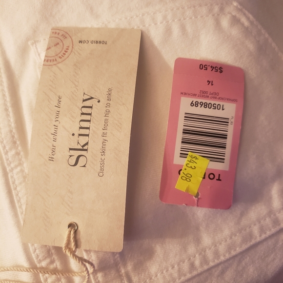 Torrid Premium White Jeans Distressed 14 - Picture 5 of 5